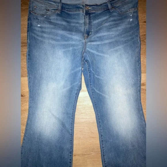 Torrid Luxe Slim Bootcut Jeans Super
Stretch Light Wash Size 24 boho Everyday - Picture 6 of 15